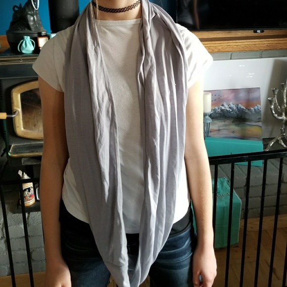 Round Scarf - Picture 6 of 7